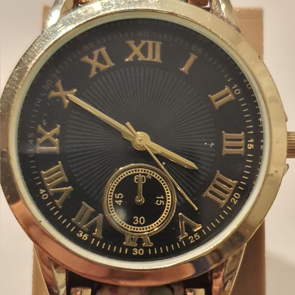 🦋10/$20🦋 Goldtone/Black Women's Watch w/Flower Accents